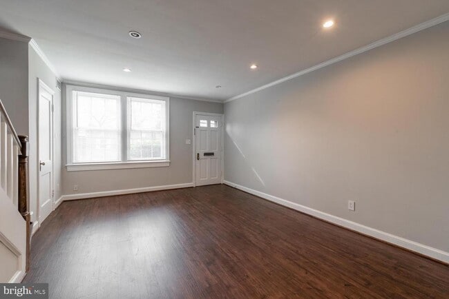 Building Photo - 1401 S Barton St