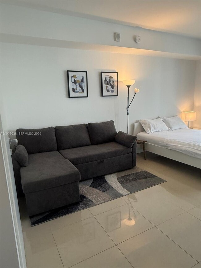 Building Photo - 1300 Brickell Bay Dr