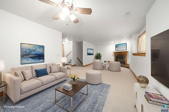 Building Photo - Charming Multi-Level Home! Large Backyard,...