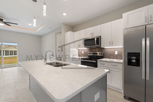 Building Photo - Deposit-Free! Get $1,000 OFF your first mo...