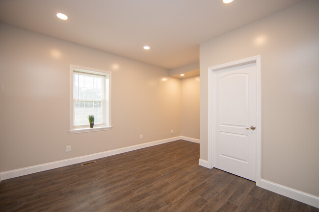Building Photo - 6508 Sharpsburg Pike