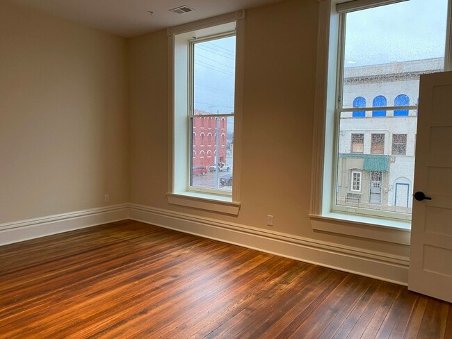 Building Photo - 408 S Superior St