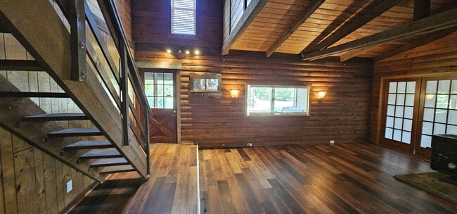 Building Photo - 7307 Rhodes Ln