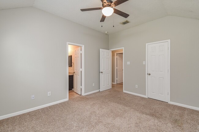 Building Photo - 5500 N Buffalo Cir