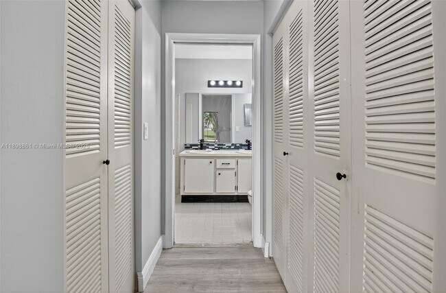 Building Photo - 9645 El Clair Ranch Rd