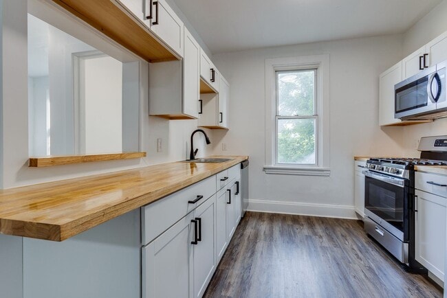 Building Photo - 623 Lillian St