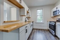 Building Photo - 623 Lillian St
