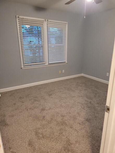 Building Photo - 241 Bridgefield Pl