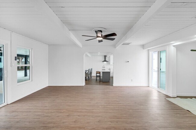 Building Photo - 9954 La Docena Ln