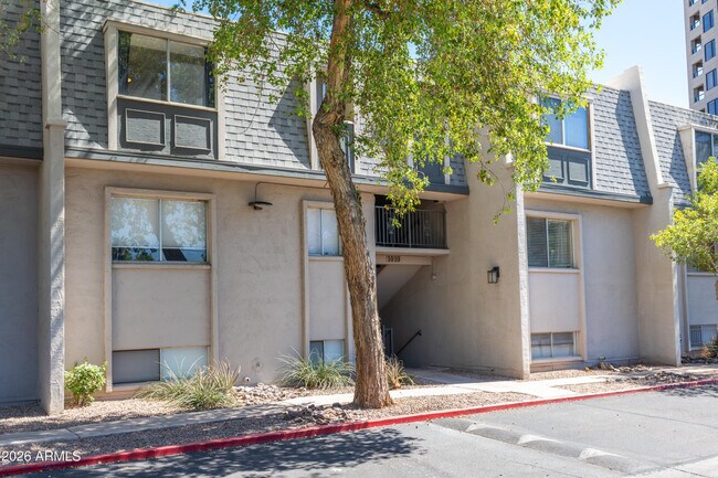 Building Photo - 1010 E Osborn Rd