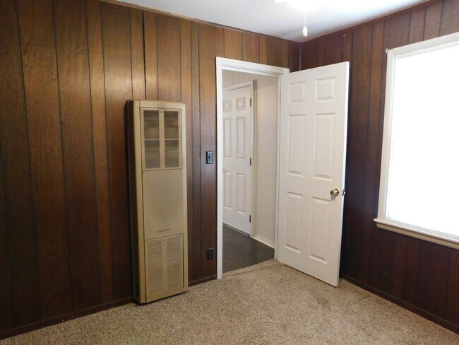 Building Photo - Cute 2 bedroom 1 bath duplex in El Dorado,...