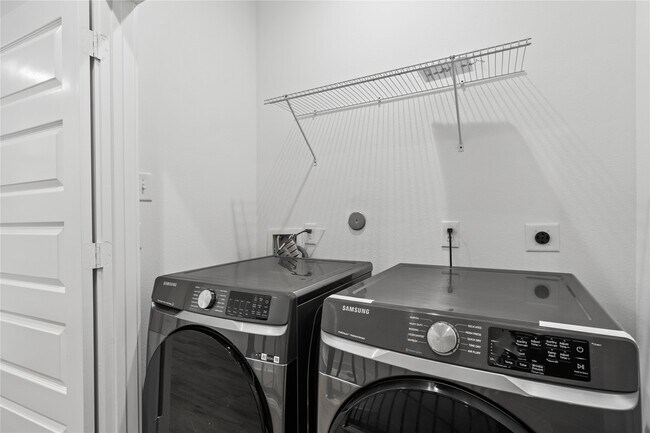 Building Photo - 2213 Lee St