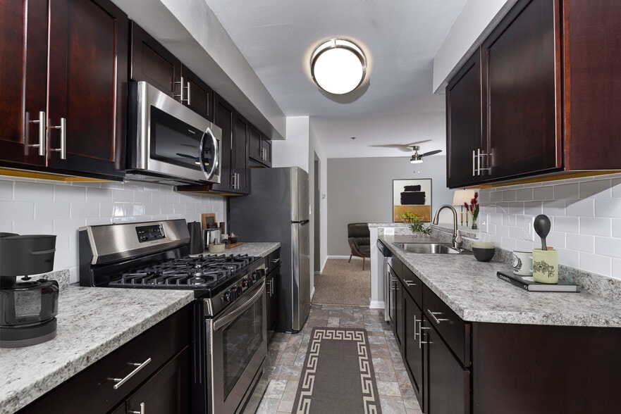 Building Photo - Yorkshire Apartments