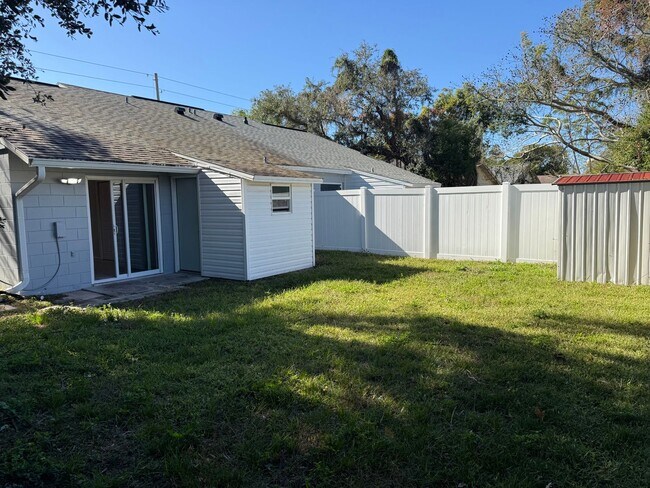 Building Photo - Duplex