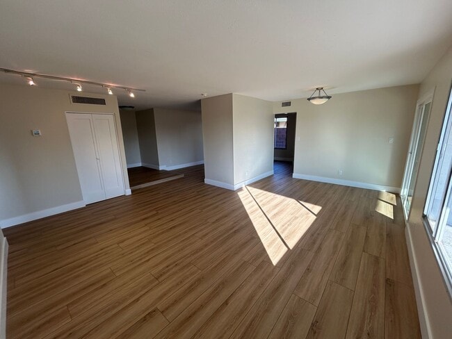 Building Photo - 8601 E Orange Blossom Ln