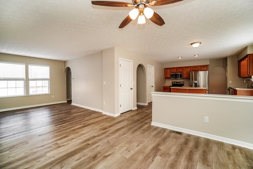 Building Photo - 283 Pinecrest Dr