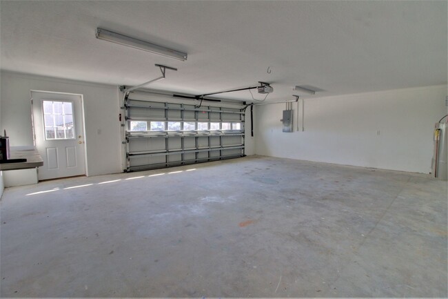 Building Photo - Beautiful 4 Bedroom Home in Sneads Ferry w...