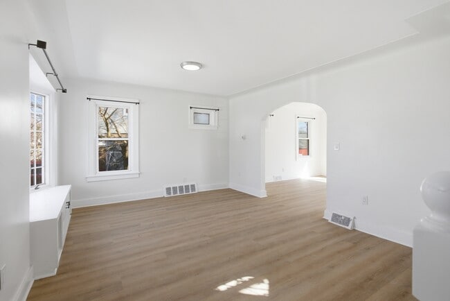 Building Photo - 41 W George Ave