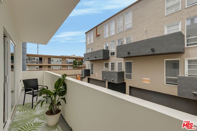 Building Photo - 115 Galleon St
