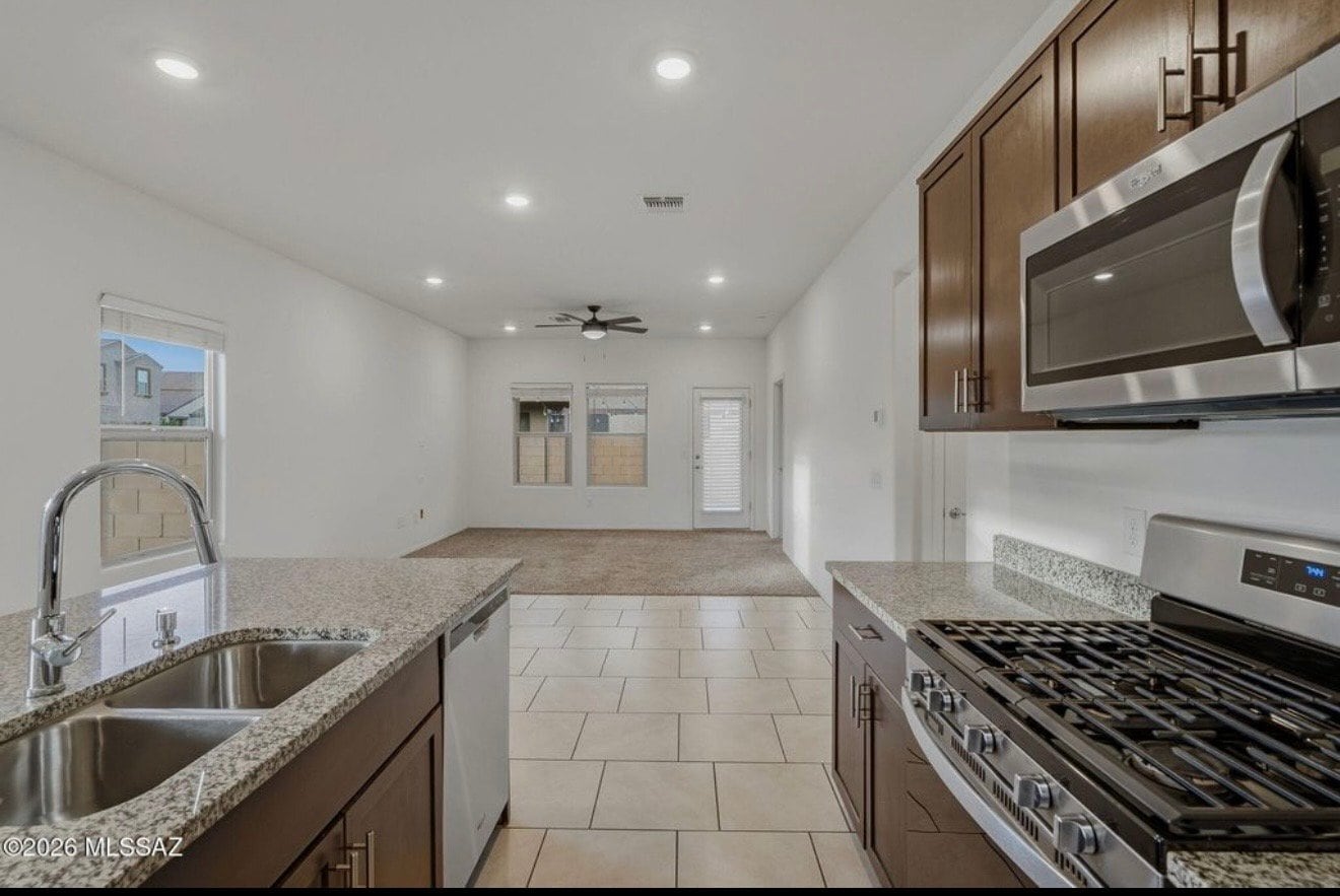 Building Photo - 2557 East Calle Joya de Ventura
