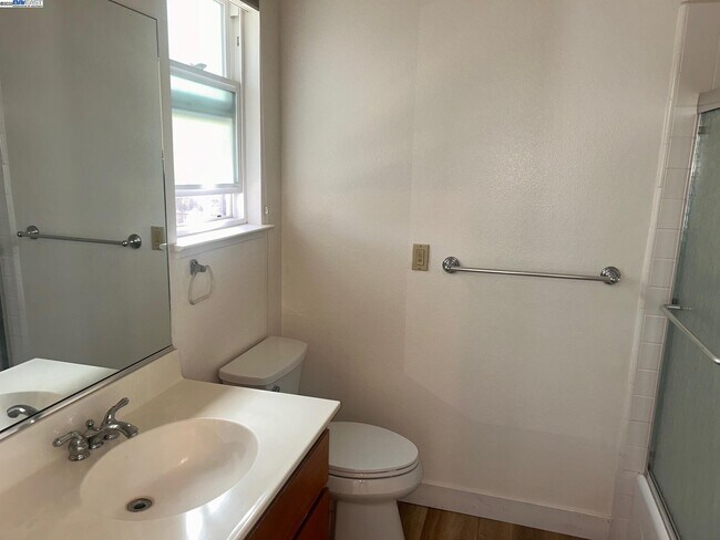 Building Photo - 426 Piper St