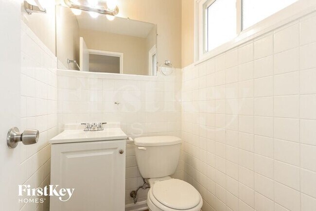 Building Photo - 1237 Balmoral Ave