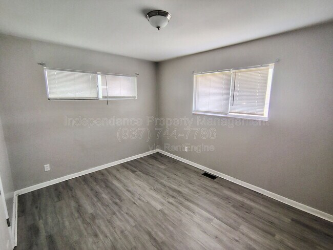 Building Photo - 2210 Woodlawn Ave
