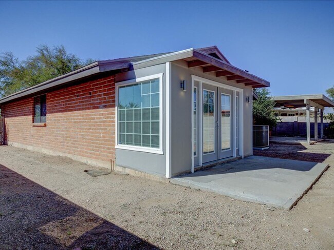 Building Photo - Stunning 4-Bedroom Home with Open Layout & Large Backyard!