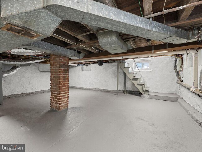 Building Photo - 9 N Front St