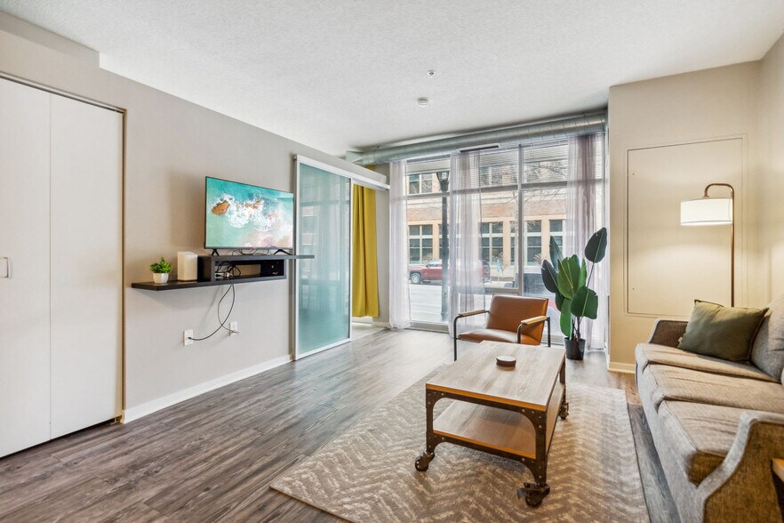 Building Photo - 616 Washington Ave S