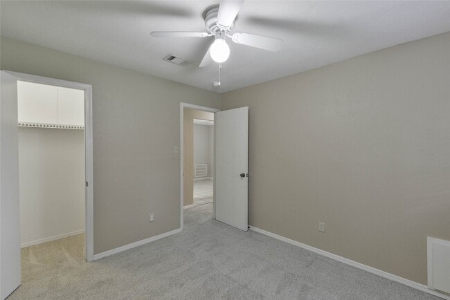 Building Photo - 28302 Doverbrook Dr
