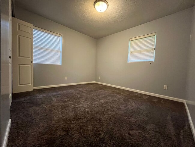 Building Photo - Beautiful home, rural setting but close to...