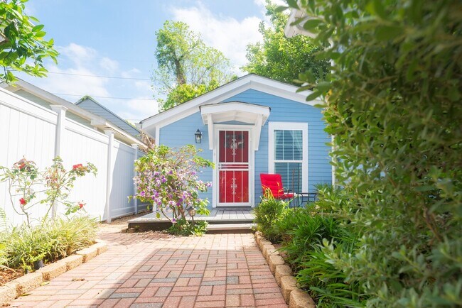 Building Photo - 4010 Laurel St