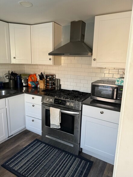 Building Photo - 3325 Stevens St