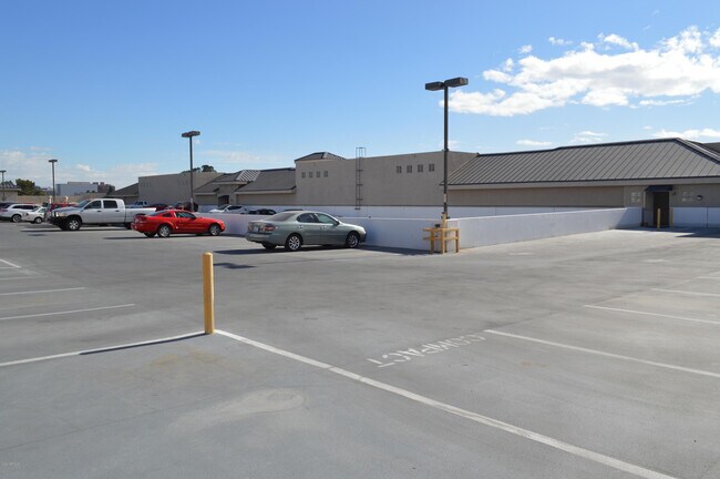 Building Photo - 1701 E Colter St
