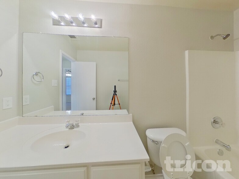 Building Photo - 10712 Braemoor Dr