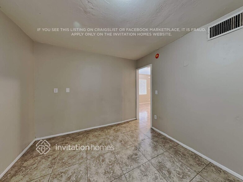 Building Photo - 2039 E Osborn Rd