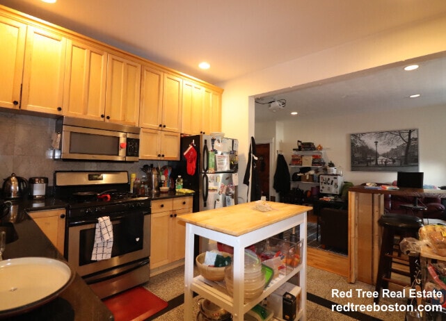 Building Photo - 69 Babcock St