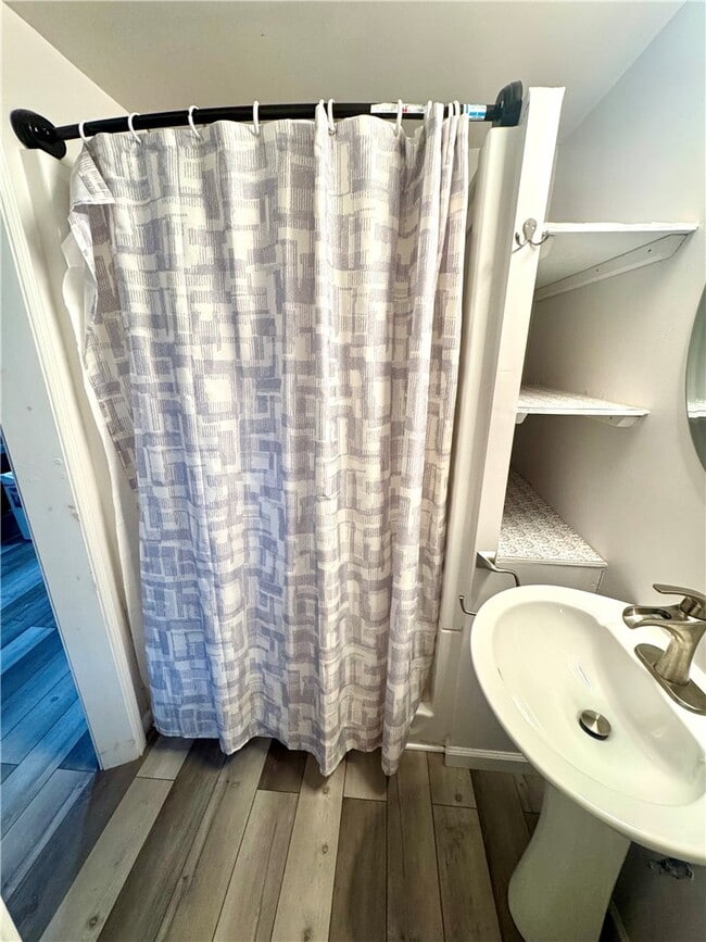 Building Photo - 182 Lake Bluff Rd