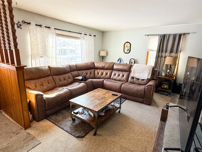 Building Photo - 4932 Sutton Ln