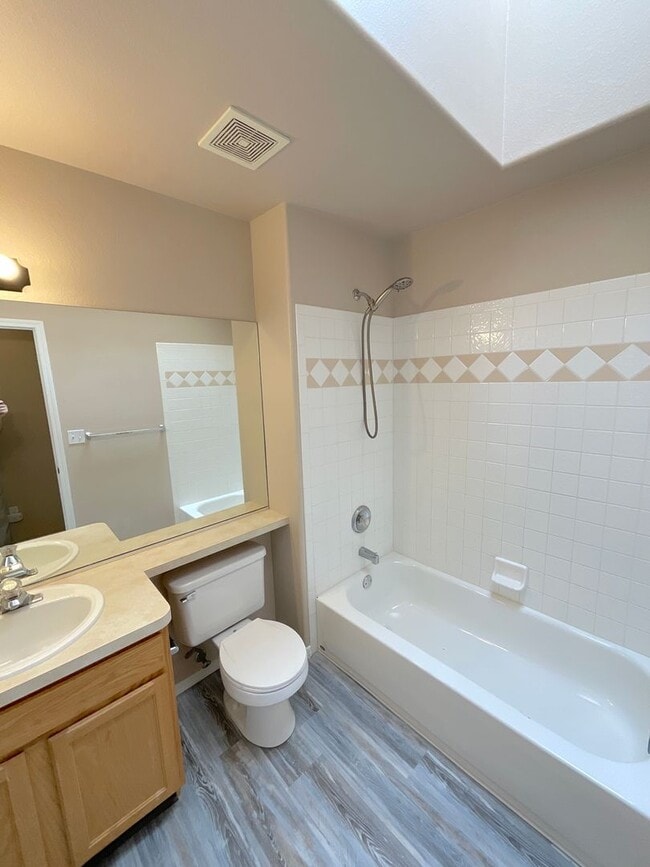 Building Photo - 5 Bedroom Home Available Near Briargate Pkwy & Austin Bluffs Pkwy!