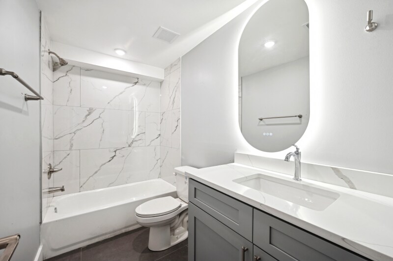 Building Photo - 707 W Cumberland St