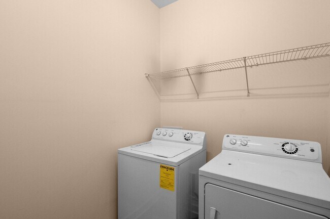 Building Photo - Beautiful Condo Minutes from Ballantyne wi...