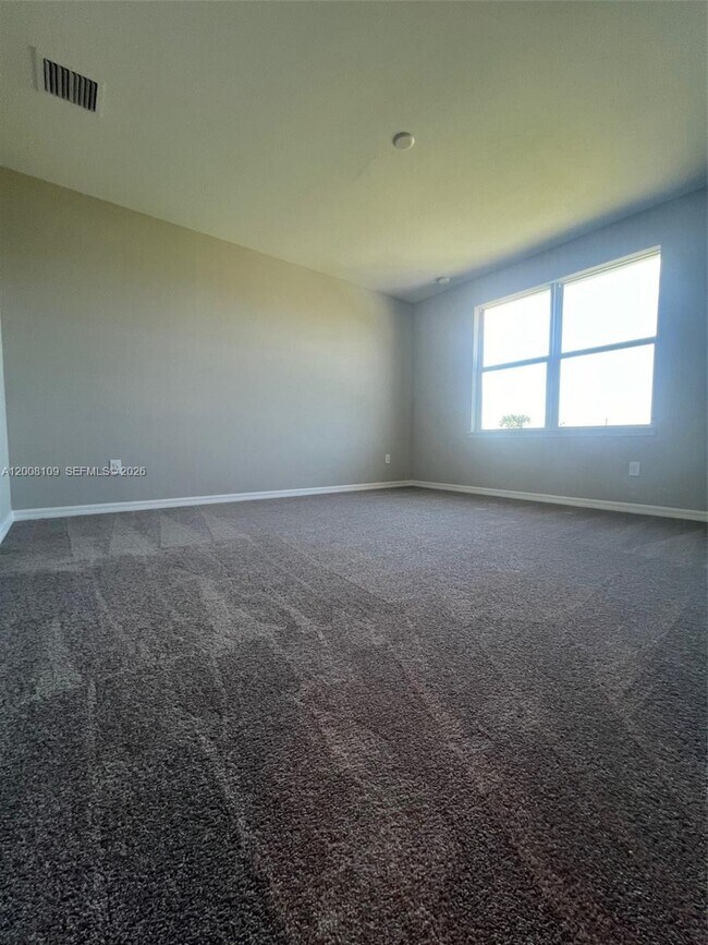 Building Photo - 12222 SW Myrtle Oak Dr