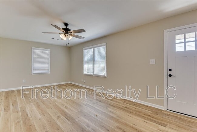 Building Photo - 1006 Skyview Dr