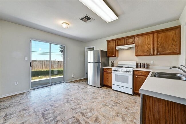 Building Photo - 11724 Gemmer St