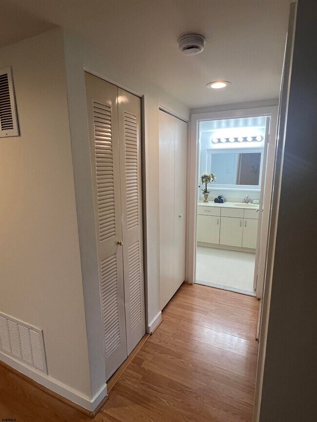 Building Photo - 2310 Dolphin Ave