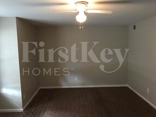 Building Photo - 4018 Glenroy Dr