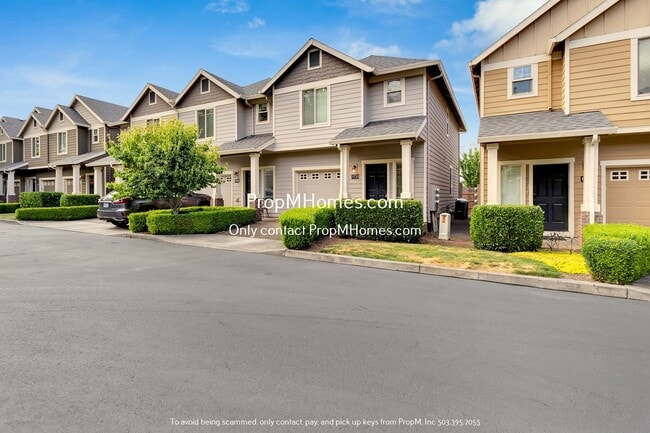 Building Photo - Spacious Three-Bedroom Condo Awaits in Des...
