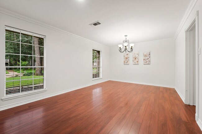 Building Photo - 16815 Memorial Oaks Ln